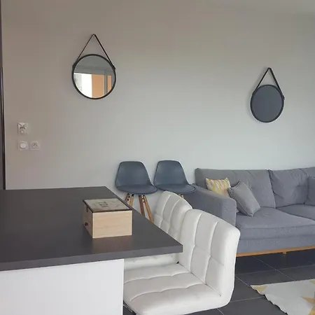 Terra Cais, Spacious 64m2, 2 Bedroom With Pool Apartment *